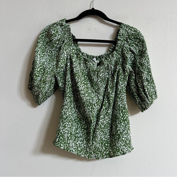 Abercrombie & Fitch Tops - Abercrombie & Fitch Floral Puff Sleeve  Top